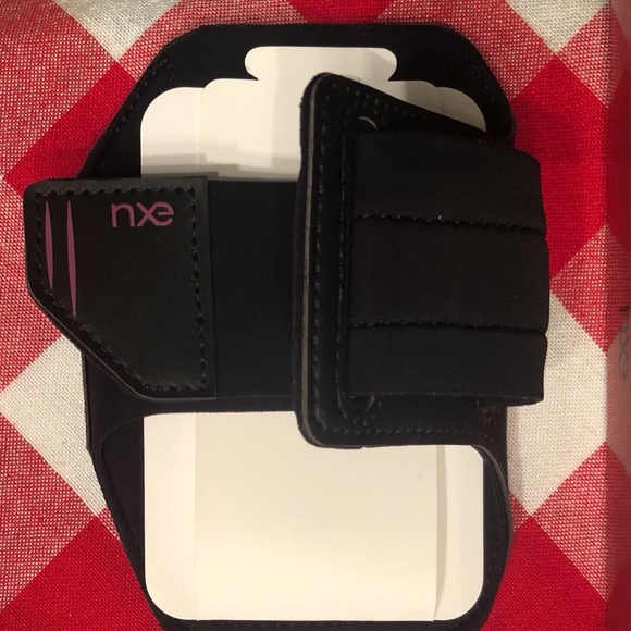 *Bundle 3/$10 💛 NXE Reflective Protective Active Arm Band for iphones - Picture 3 of 6